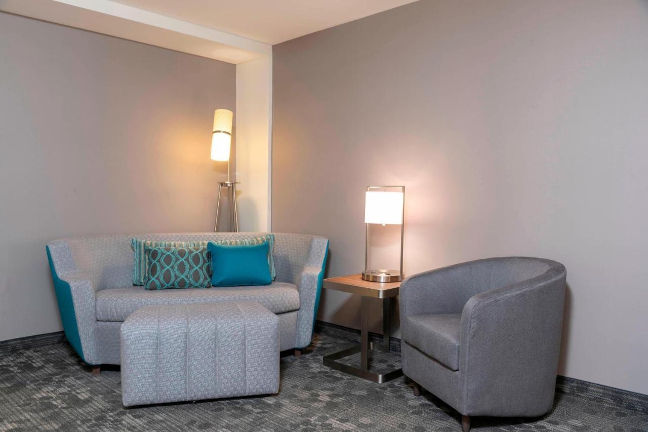 Courtyard By Marriott Cleveland Elyria Hotel Екстериор снимка